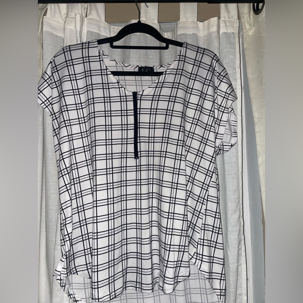 LC Women’s Black and White Blouse